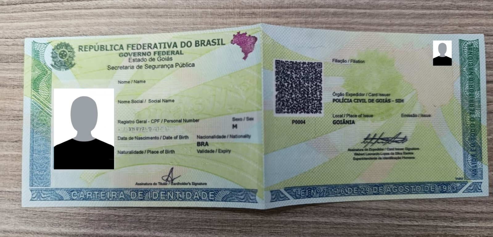 Exemplo da frente da CIN totalmente aberta