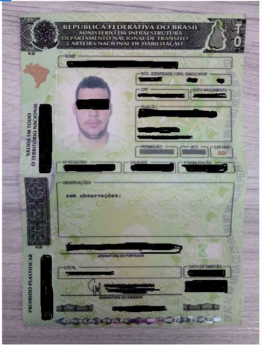 Exemplo da frente da CNH totalmente aberta